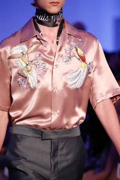 Look 76